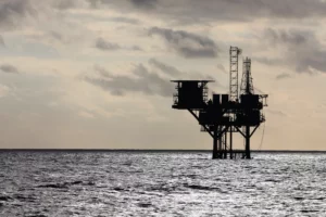 China descubre enorme reserva de petróleo en aguas profundas