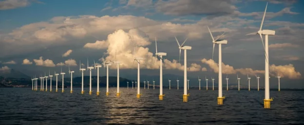 parque híbrido flotante de energía solar y eólica
