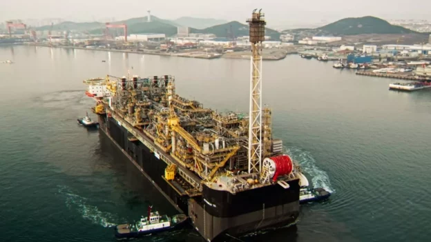 pre-desmantelamiento de FPSO en Acu de Buque P-33
