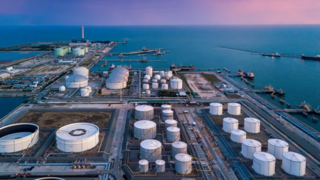 Loading and unloading operations between ships and storage tank terminals