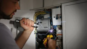 Mantenimiento eléctrico para gestionar el tiempo de inactividad industrial