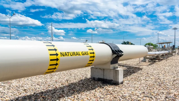Transporte de energía a través de tuberías: Gasoductos, oleoductos y poliductos.