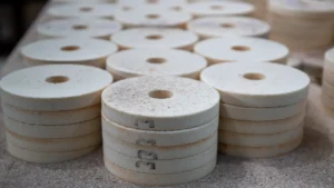 Propiedades mecánicas de los materiales cerámicos resistencia dureza y aplicaciones industriales