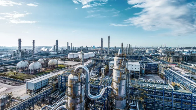 Procesos industriales de refinación del petróleo: Una visión general.