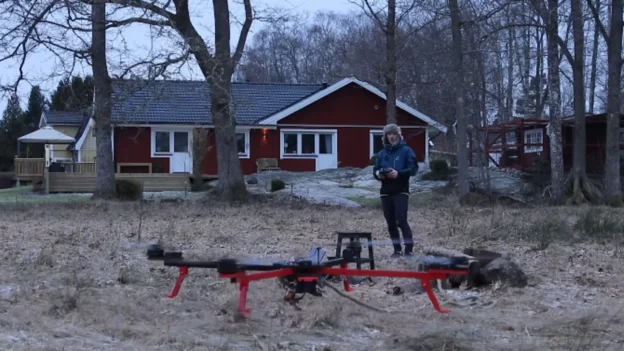 Un YouTuber crea un dron capaz de levantar más de 100 Kg