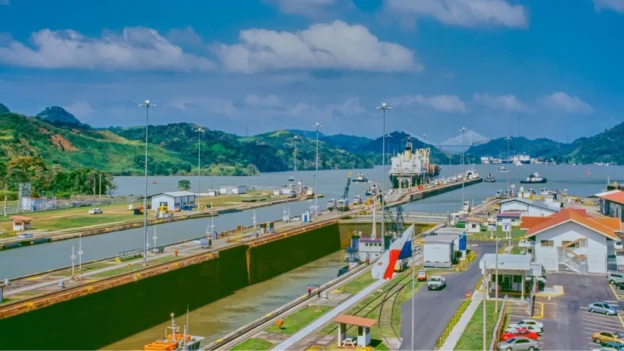 puertos de Balboa y Cristóbal en el Canal de Panamá