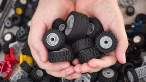 Los neumáticos de LEGO serán de materiales reciclados