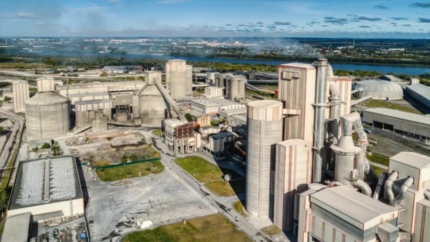 Industria pesada en el siglo XXI: Sectores, desarrollo económico y oportunidades sostenibles.