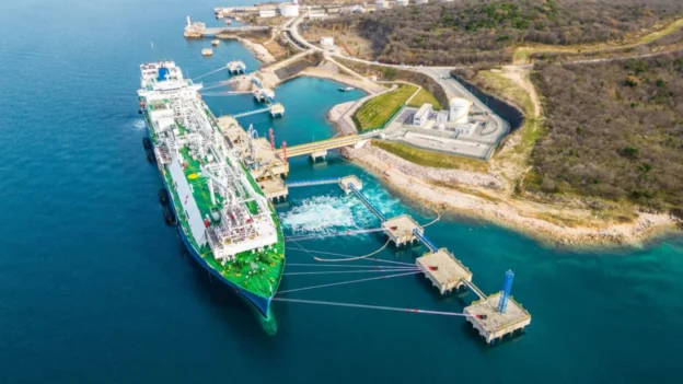Delfin LNG recibe licencia para puerto flotante de GNL en EE. UU.