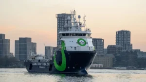 El buque impulsado con amoníaco verde de Fortescue y CMB.TECH