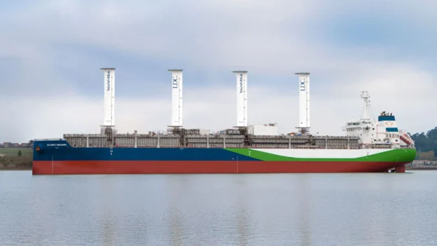 Las velas eSAIL más grandes en un buque de por bound4blue 