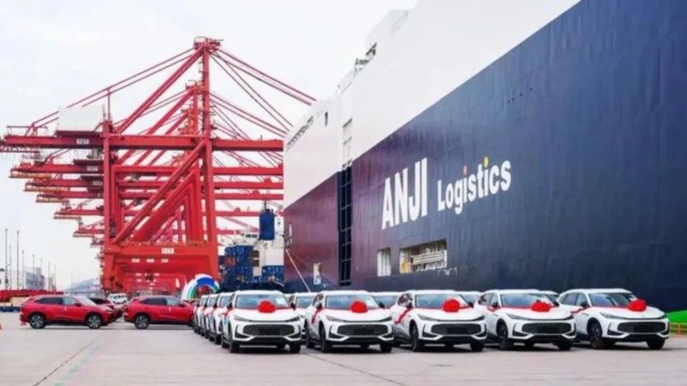 El mayor transportador de automóviles lanzado en China