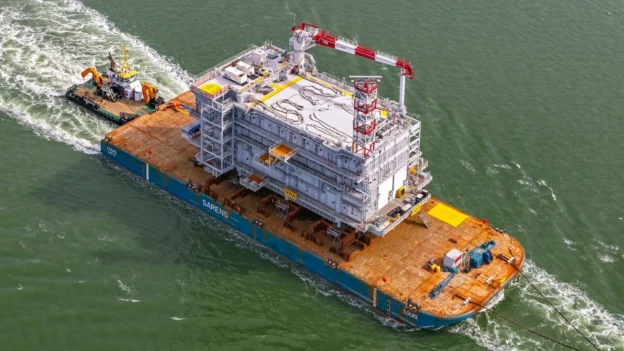 La plataforma Hollandse Kust rumbo al mar